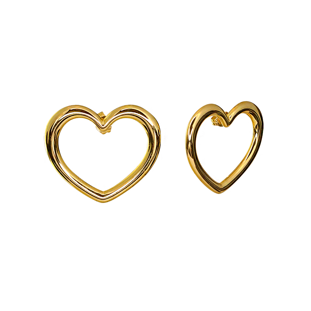 Aretes de corazón dorados