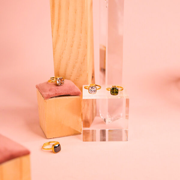 Anillo Ajustable Dorado con Gema Grande (Diferentes colores) - Imagen 3