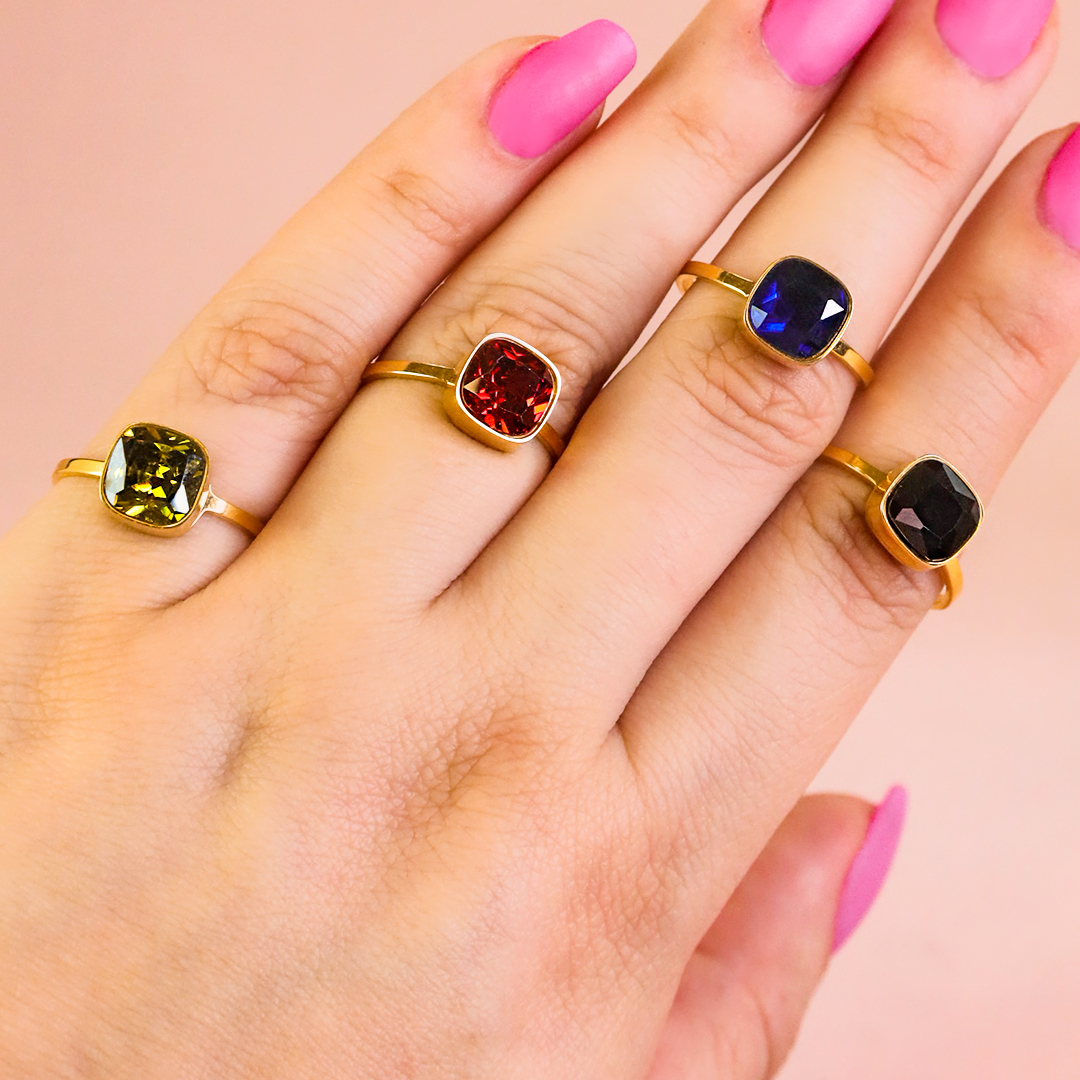 Anillo Ajustable Dorado con Gema Grande (Diferentes colores)