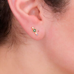 Alternative view of Piercing dorado de rombo verde