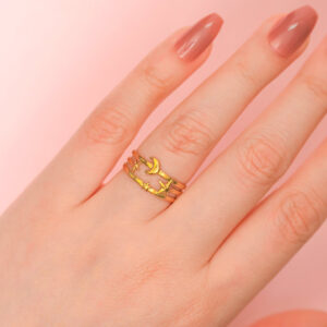 Anillo Dorado de Acero Inoxidable - Galaxy pieza puesta