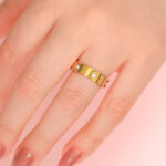 Anillo Dorado de Acero Inoxidable - PAS pieza puesta