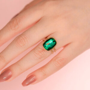 Anillo Dorado de Acero Inoxidable con Piedra Verde - Tortoise pieza puesta