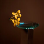 Anillo Dorado de Acero Inoxidable de Mariposa (ajustable) - Papillons fondo oscuro