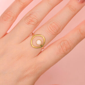 Anillo Dorado de Acero de Titanio - Órbita pieza puesta