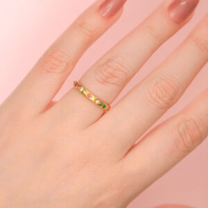 Anillo Dorado de Acero de Titanio de Estrellas - Anuenua pieza puesta