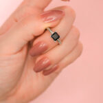 Anillo de Plata 925 - Estilo Zirconia Cuadrada Negra vista puesto