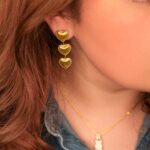 Aretes Dorados de Acero Inoxidable de Corazón - Poker Love pieza puesta