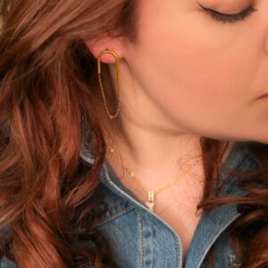 Aretes Dorados de Acero de Titanio con Cadera - Catena vista puesto