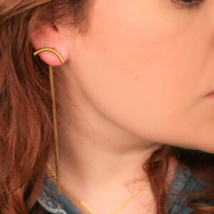 Aretes Largos de Acero Inoxidable - Long Trail pieza puesta