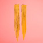 Aretes Largos de Acero de Titanio - Flow fondo rosa