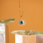 Collar Dorado de Acero Inoxidable - Ojo Turco fondo claro