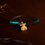 Collar Dorado de Acero Inoxidable de Oso - Geometric Bear - Imagen 3