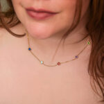 Collar Dorado de Acero de Titanio con Piedras - WAI WAI pieza puesta