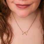 Collar Dorado de Acero de Titanio de Moñito - Imagen 2