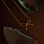 Collar Dorado de Acero de Titanio de Moñito - Imagen 3