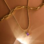 Collar de Acero Inoxidable con Piedra - Poni fondo oscuro