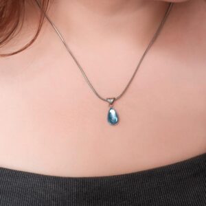 Collar de Acero de Titanio - Raindrop pieza puesta