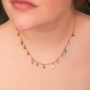 Collar de Acero de Titanio con Piedras - Nui pieza puesta