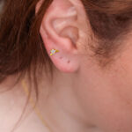 Piercing Dorado de Acero Inoxidable de Estrellitas pieza puesta