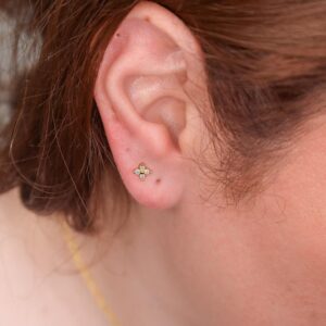 Piercing Dorado de Acero Inoxidable de Flor pieza puesta