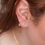 Piercing Dorado de Acero Inoxidable de Osito Colgando - Imagen 2