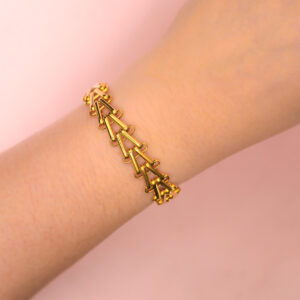 Pulsera Dorada de Acero Inoxidable - Shina pieza puesta