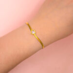 Pulsera Dorada de Acero de Titanio de Corazón pieza puesta