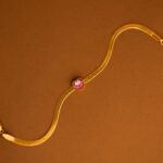 Pulsera Dorada de Acero de Titanio de Corazón fondo oscuro