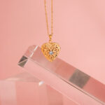 Relicario Shrine - Acero de Titanio fondo rosa